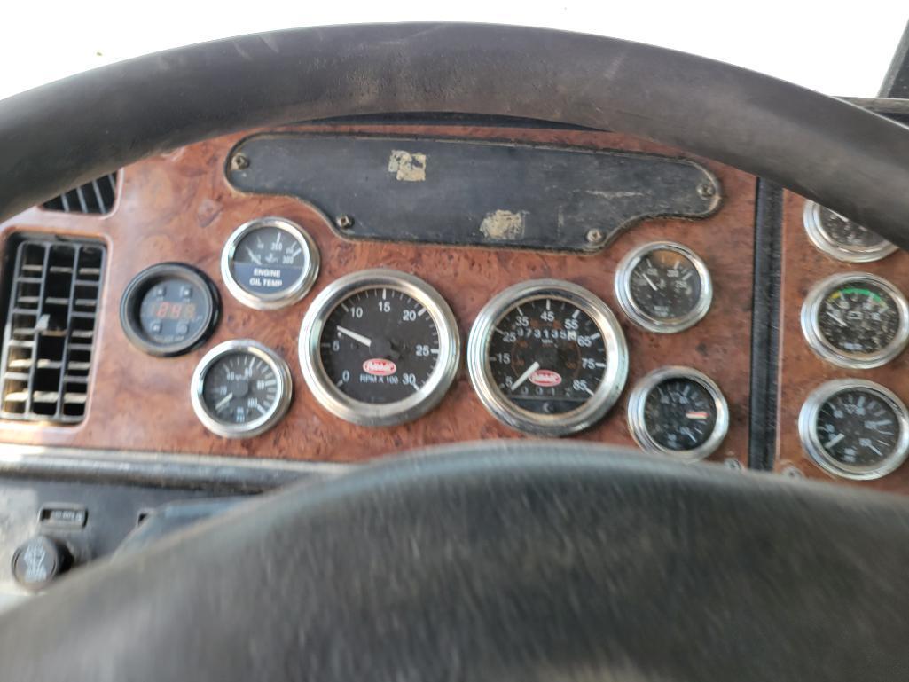 2005 Peterbilt 379 Winch Truck