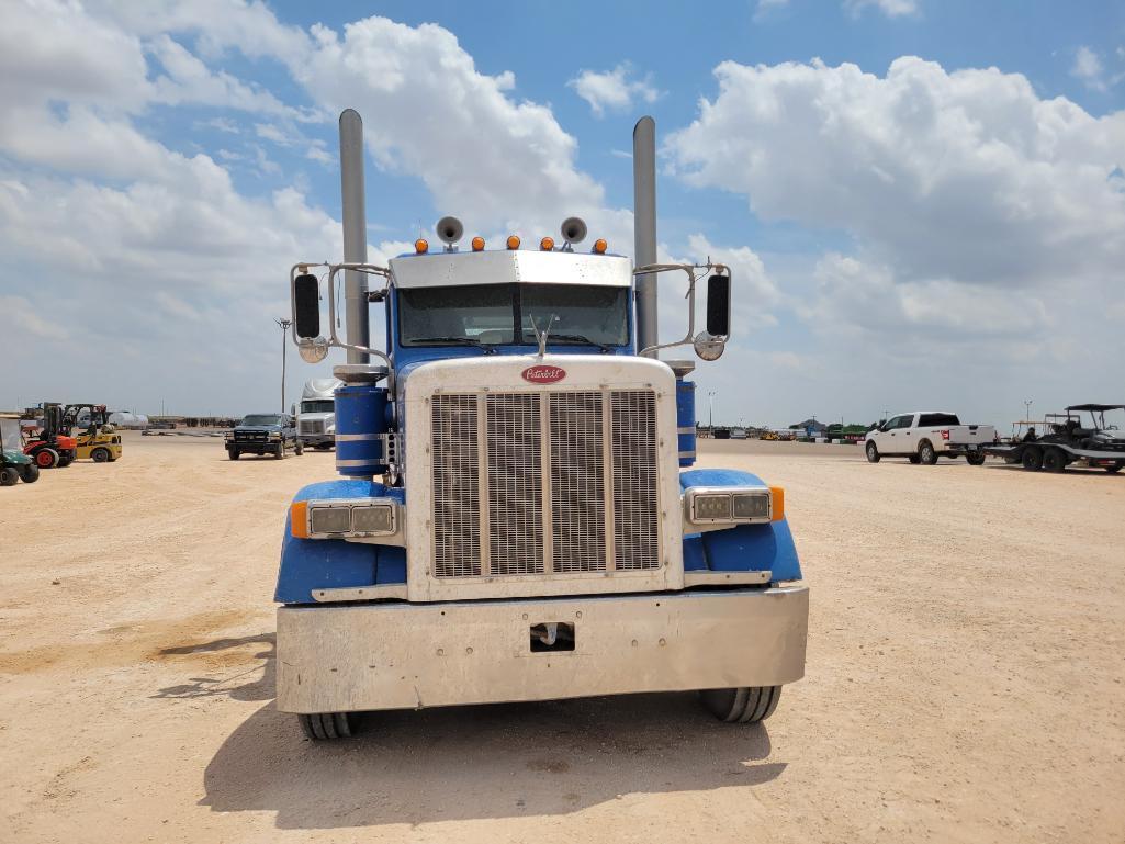 2005 Peterbilt 379 Winch Truck
