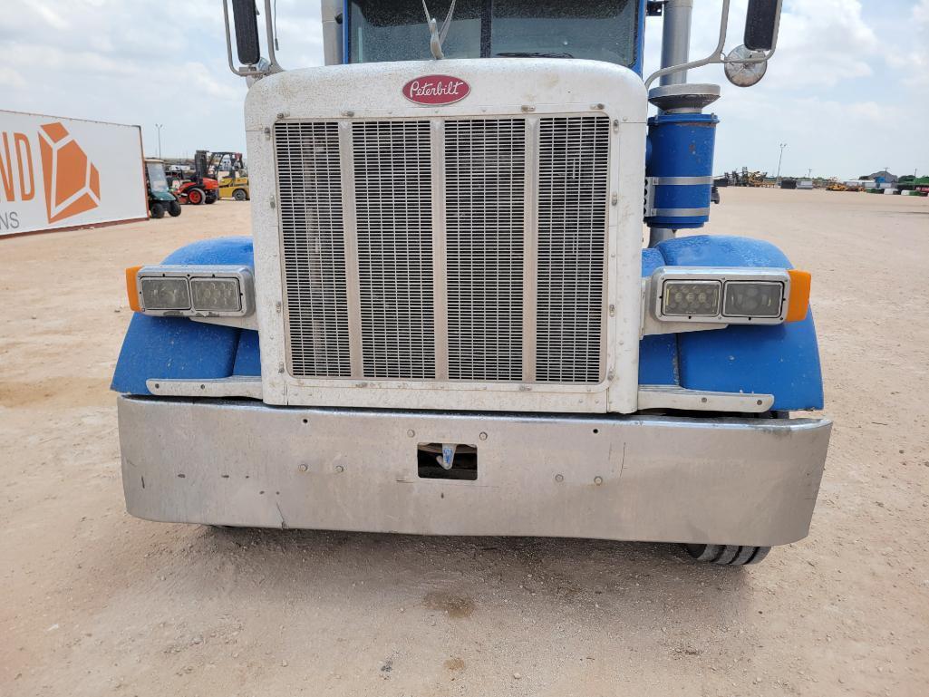 2005 Peterbilt 379 Winch Truck
