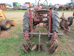 IH Farmall Tractor & Attachments