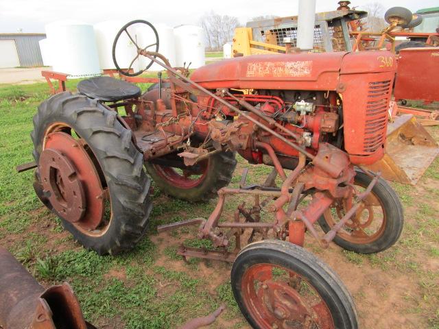 IH Farmall Tractor & Attachments