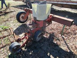1-row IH Planter