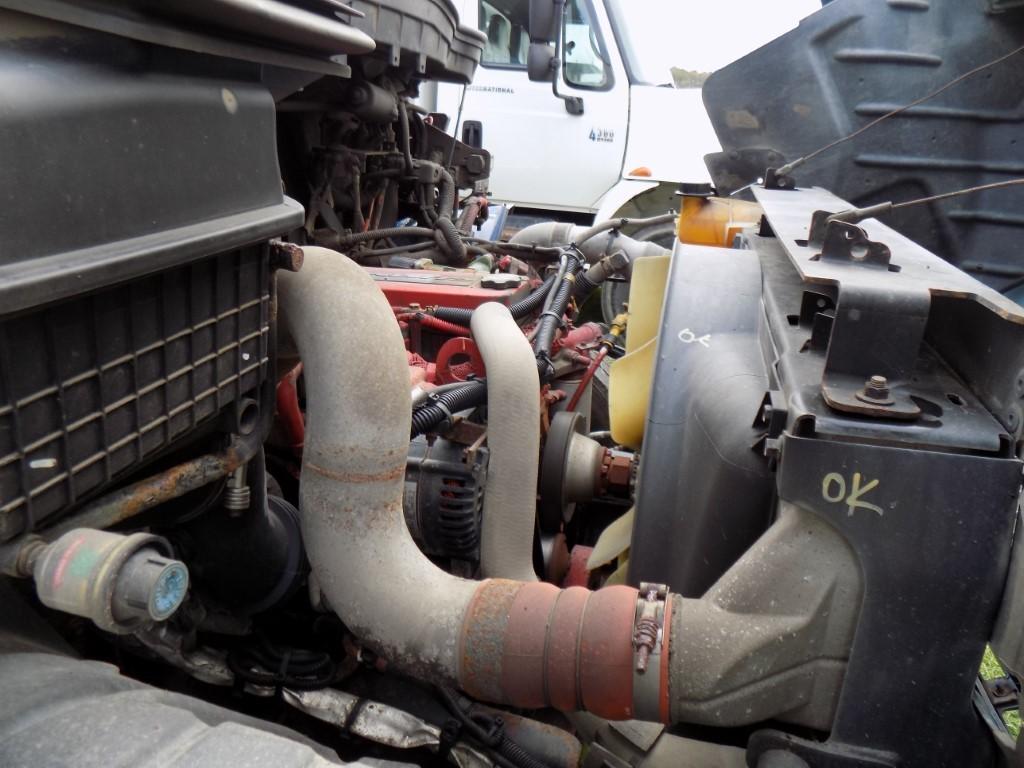2015 IH 4300 Cab and Chassis Cummins ISB Enging, 6 Speed Man Trans, Air Bra