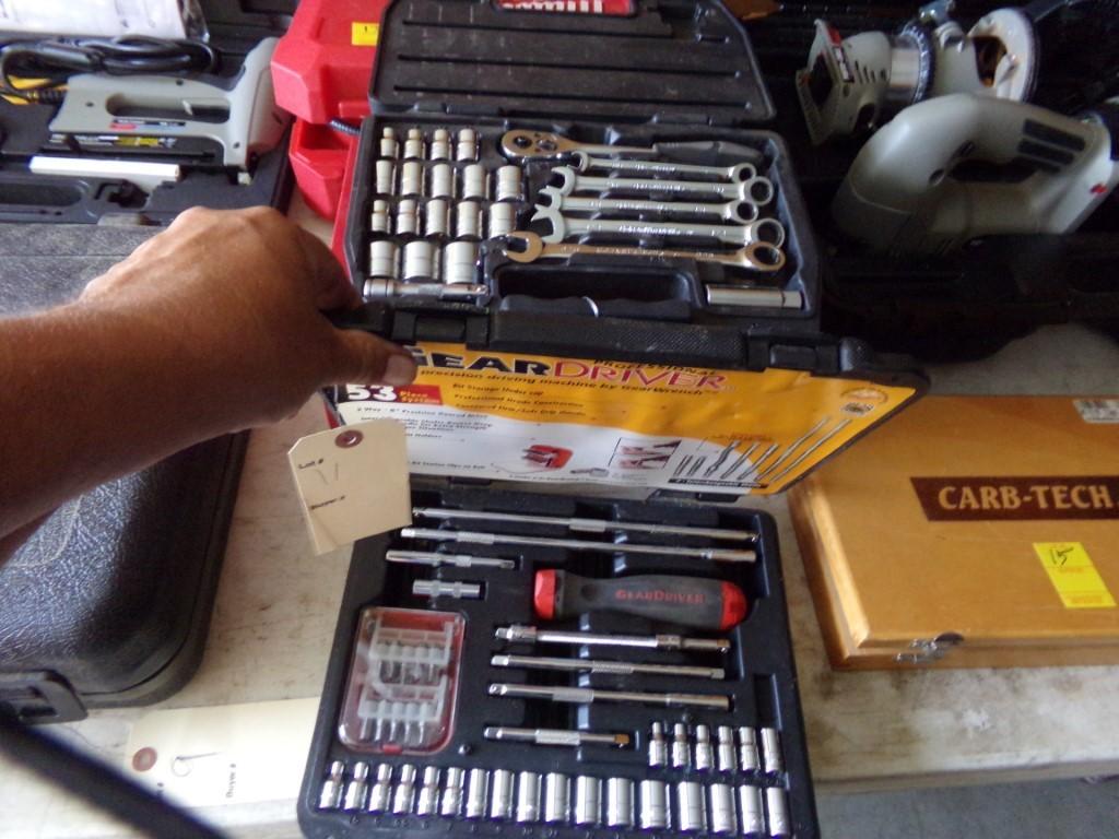 Gear Wrench Tool Set Wrenches, Ratchet and Sockets and a Gear Driver Profes