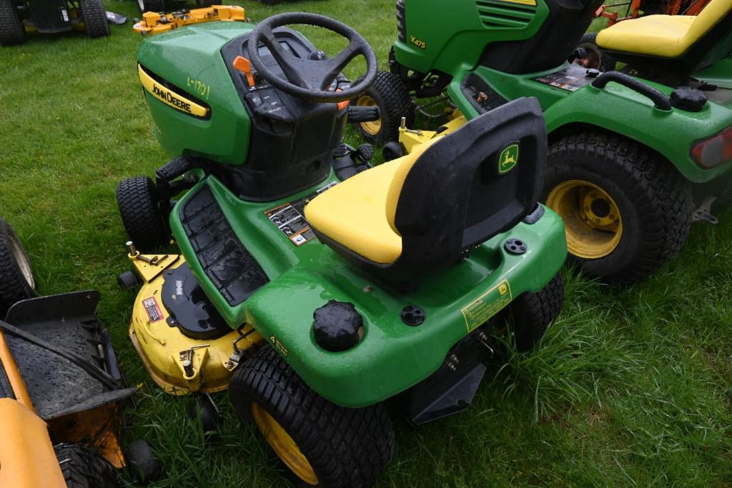 JD X324, w/48'' Deck, 4-Wheel Steer, 682.9 Mi, S/N: M0X324A010133  (3266)