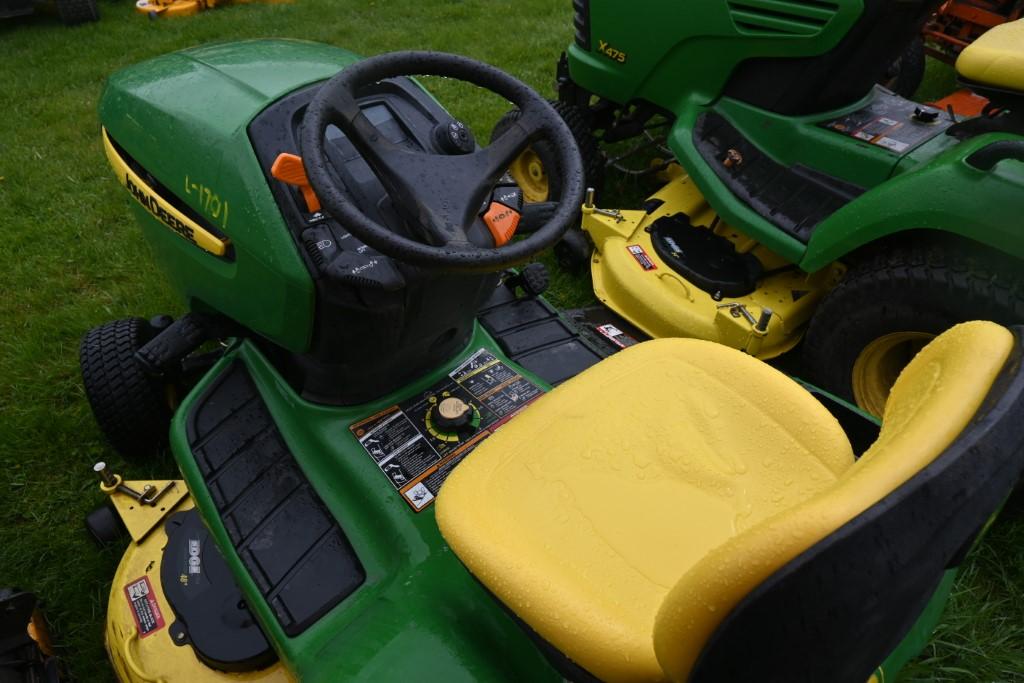 JD X324, w/48'' Deck, 4-Wheel Steer, 682.9 Mi, S/N: M0X324A010133  (3266)