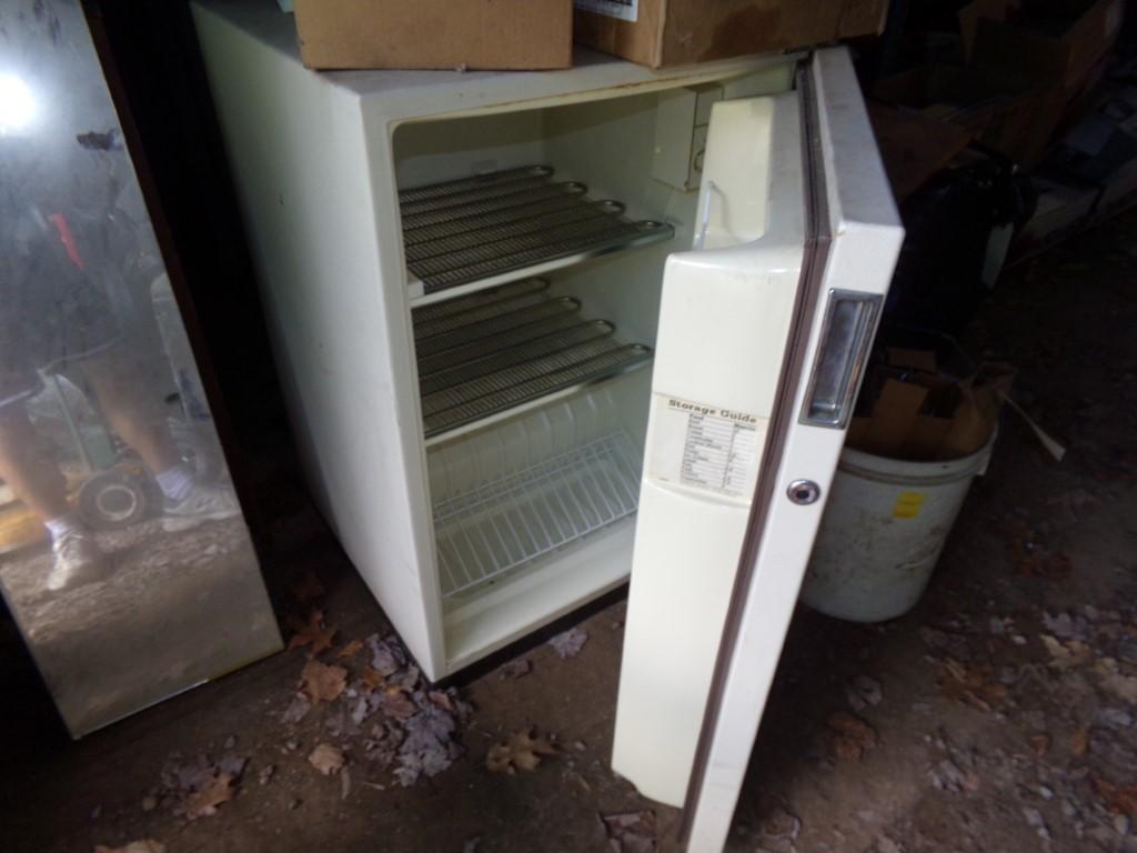 Montgomery Ward Mini Freezer, Upright, Single Door