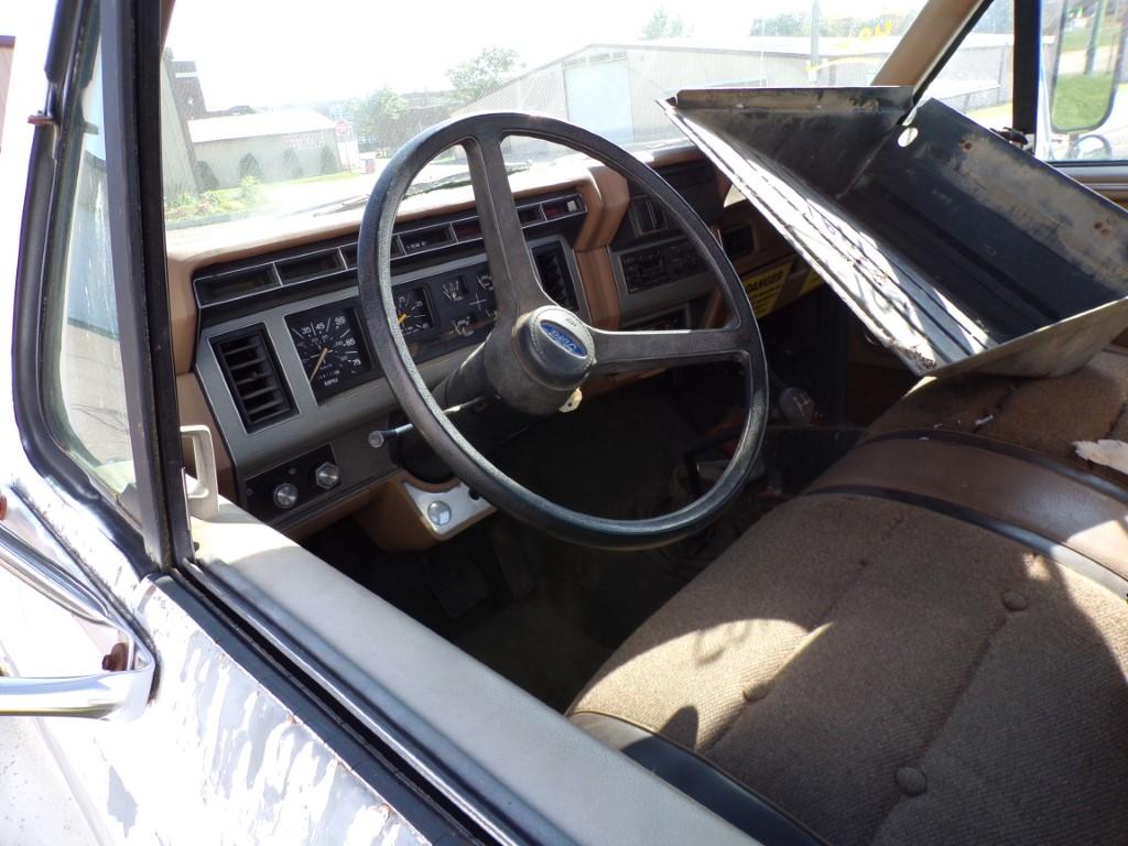 1991?  Ford F600 Custom Cab Auger Truck, 5 Speed Manual, V8, 2 WD, NOT RUNN