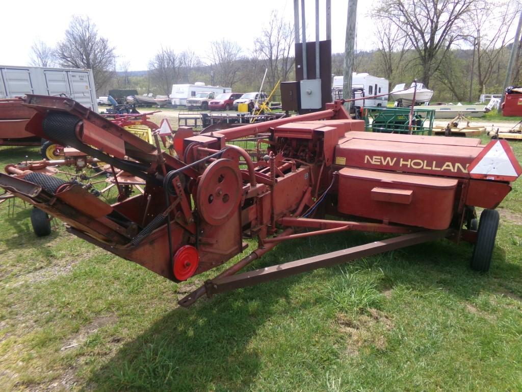 New Holland 310 Square Baler w/Kicker  (5461)