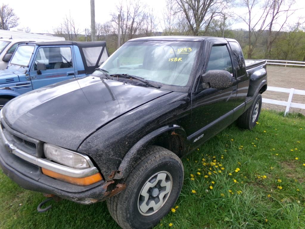 2001 Chevrolet S10 Ext. Cab Flareside, Black, 5 Spd, Manual, 4 WD with Extr