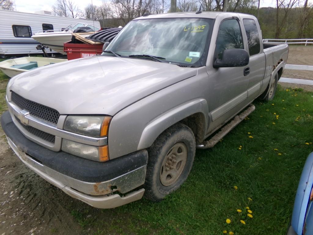 2004 Chevrolet Pickup 4 x 4 Auto, Pewter, 196,825 Miles, Vin. # 1GCEK19T34E