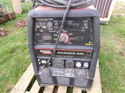 Lincoln Robbins Ranger 250 Electric Arc Welder with Leads (5074)