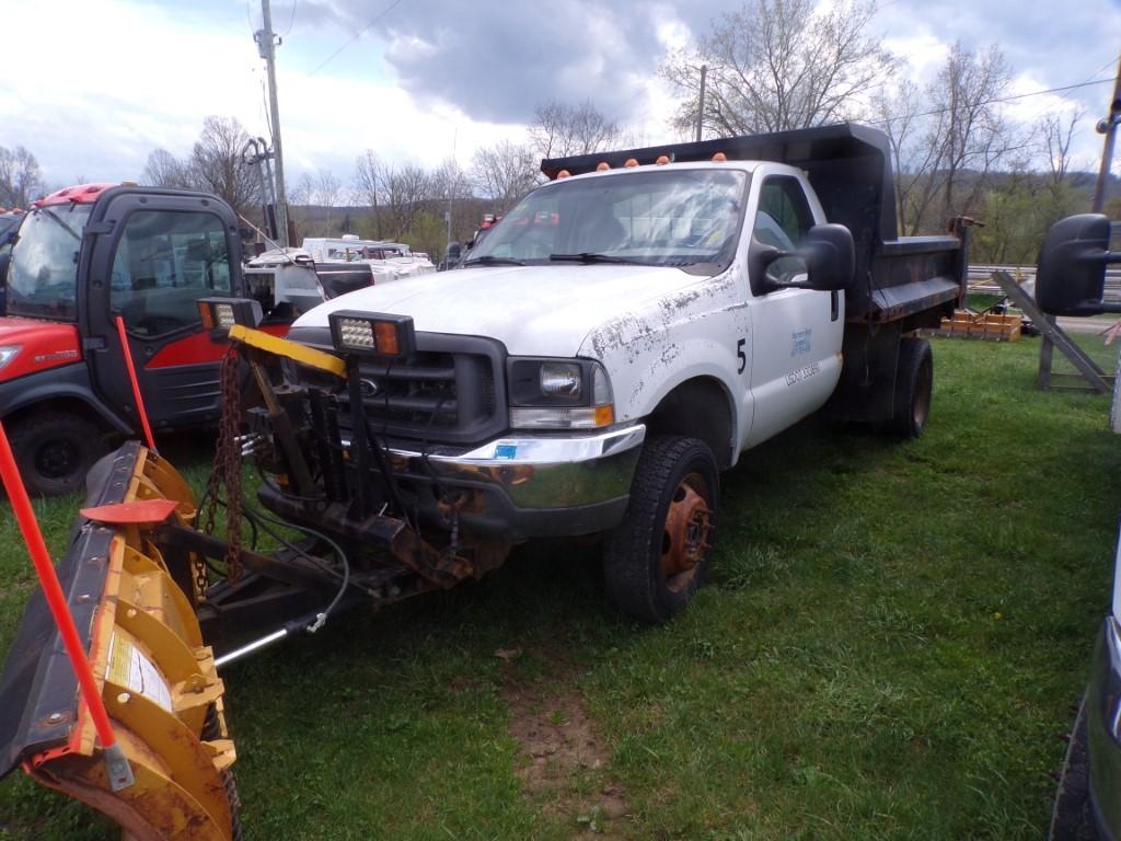 2004 Ford F550 Reg. Cab Dump Truck, 4 WD, Auto, Gas, EZ-V Plow by Fisher, V