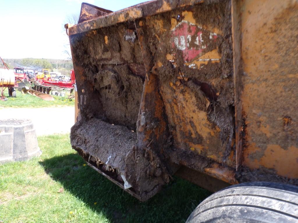 Kuhn Knight 8124 Tandem Axle Manure Spreader  (4414)