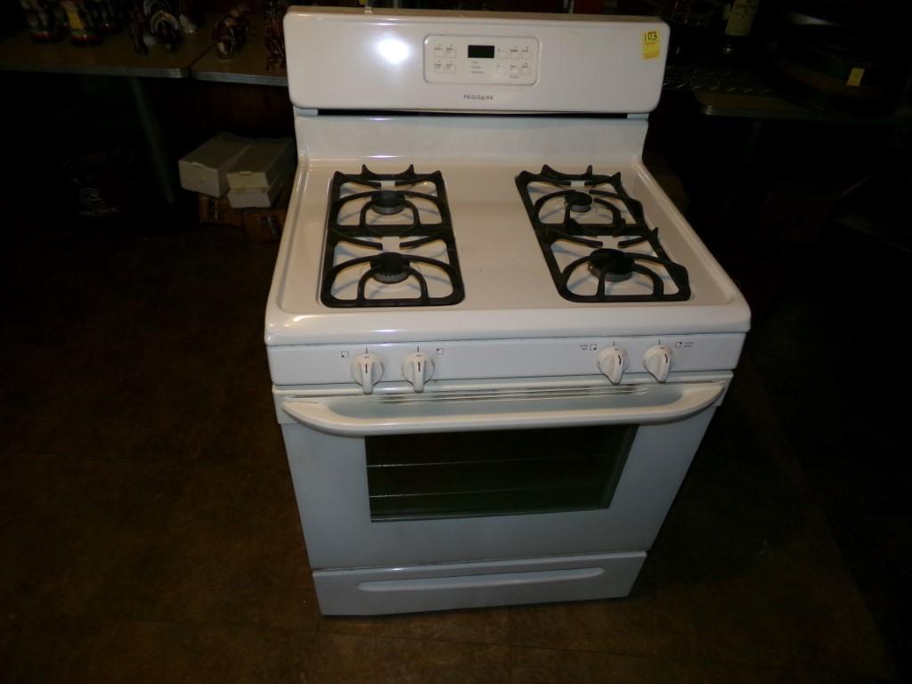 Frigidaire 4 Burner Gas Range with Digital Readout