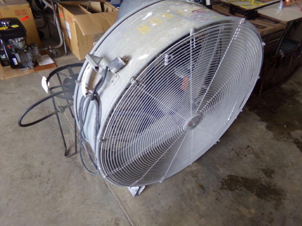 42'' Round Barn Fan on Wheels