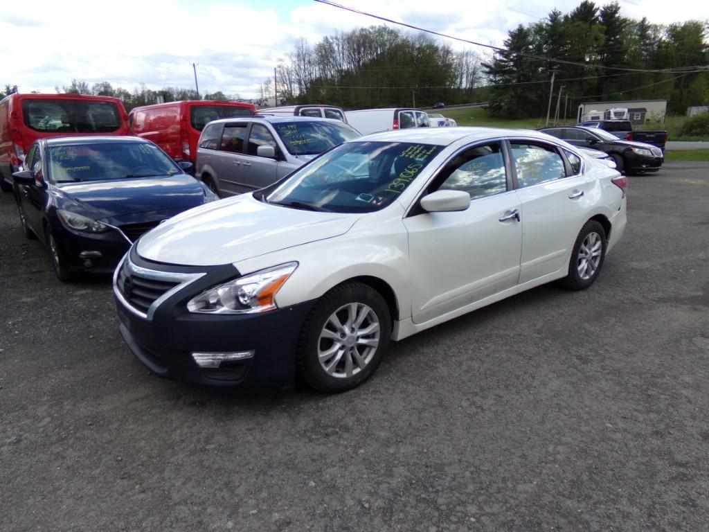 2014 Nissan Altima, 4 DSN, White, Auto Trans., 139,065 Miles, VIN#: 1N4AL3A