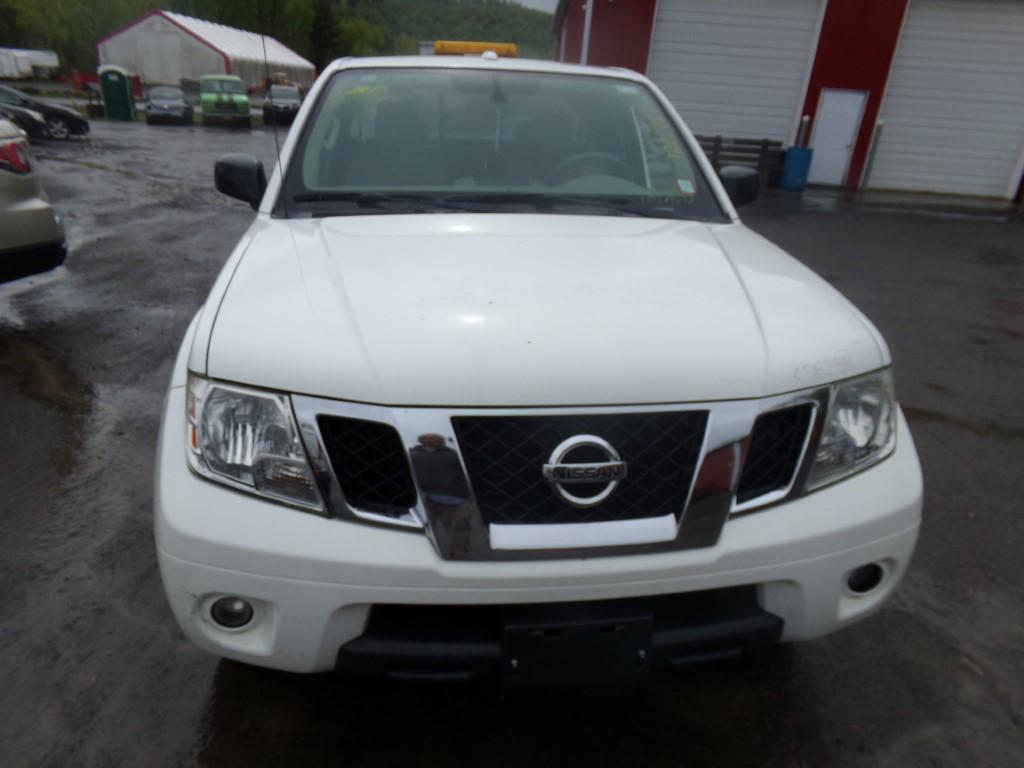 2015 Nissan Frontier 4WD Ext. Cab, 6 Cyl., Auto Trans., PW/PL, Hard Tonneau