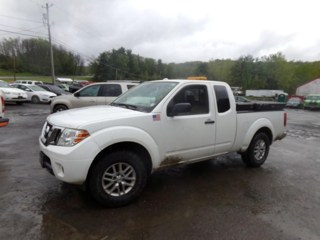 2015 Nissan Frontier 4WD Ext. Cab, 6 Cyl., Auto Trans., PW/PL, Hard Tonneau