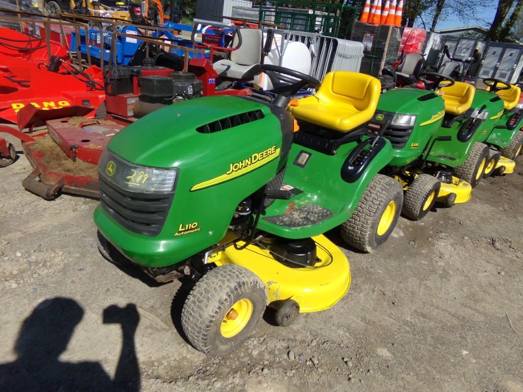 John Deere L110 Automatic Riding Mower with 42'' Deck,17.5 HP Kohler, Hydro