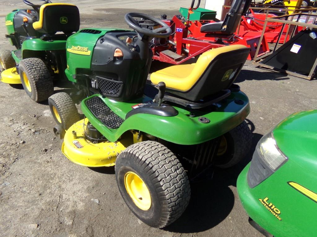 John Deere L100/110 5 Speed with 42'' Deck, 17HP Intek Briggs Engine, NO HO