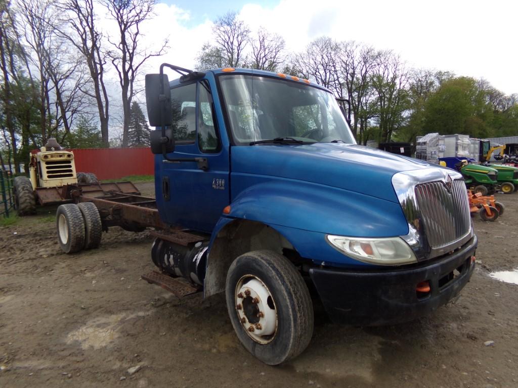 2004 International 4300 Cab and Chassis, Auto, DT466 Eng, Auto Trans,, Sing