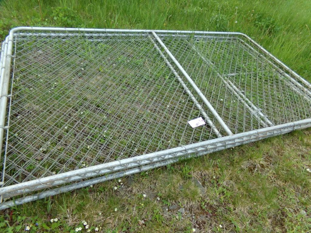 (3) Kennel Fence Panels, 6' x 10', (1) w/Entrance Gate  (138)