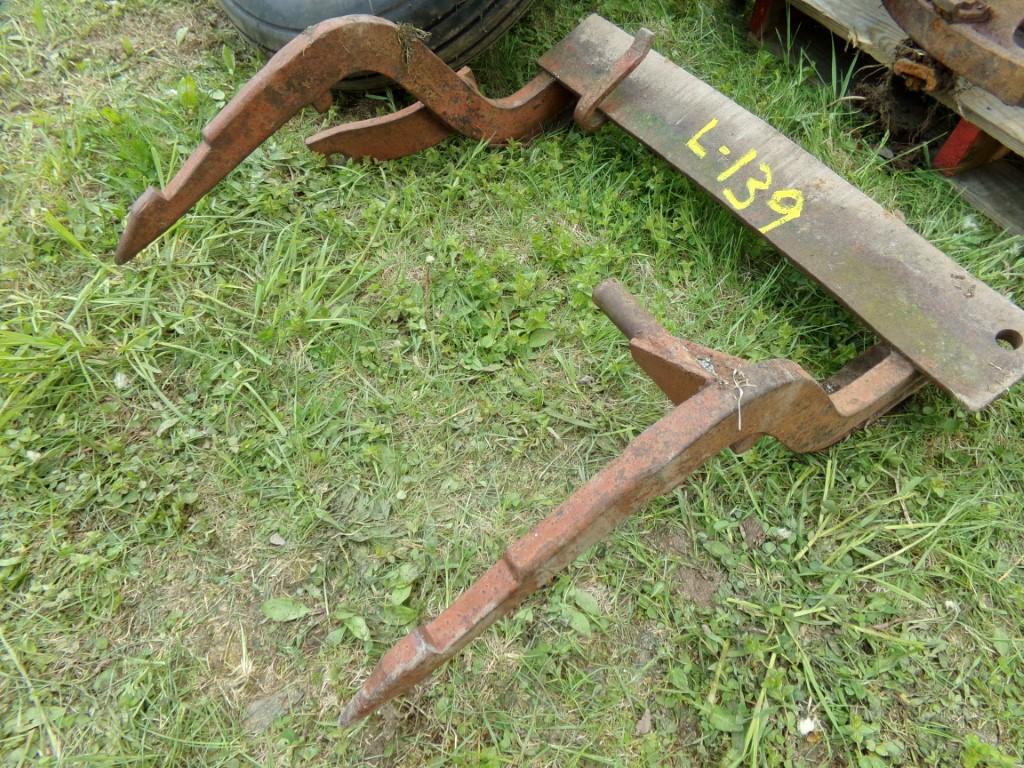 Small IH Quick Hitch  (139)