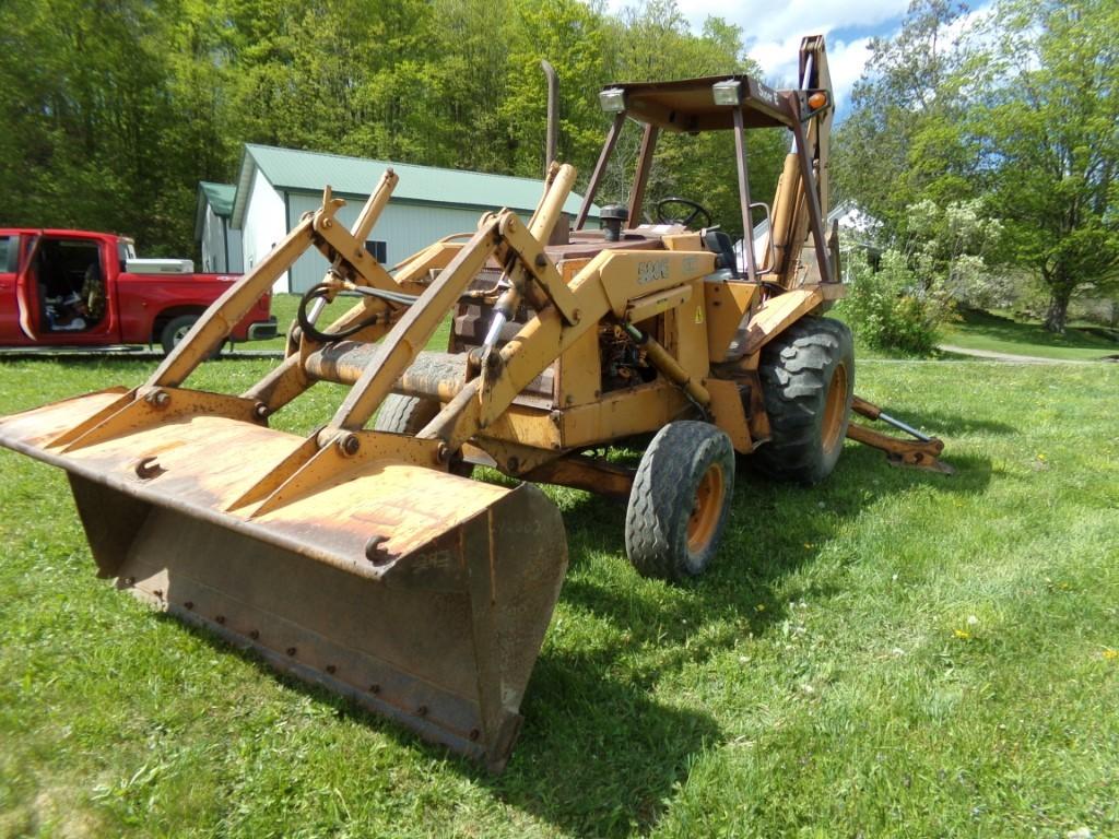 Case 580 Super E Backhoe, Diesel, 2WD, 81'' Loader Bucket, 24'' Excavator B