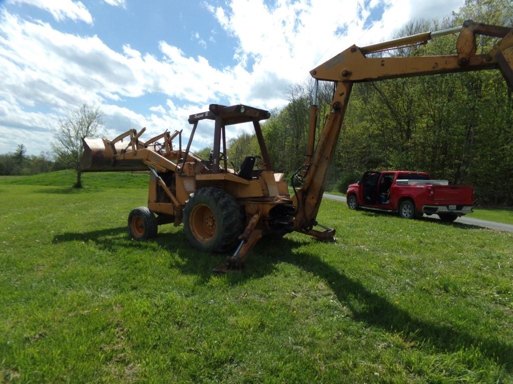 Case 580 Super E Backhoe, Diesel, 2WD, 81'' Loader Bucket, 24'' Excavator B