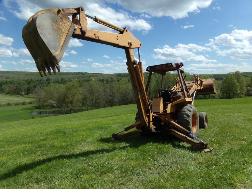 Case 580 Super E Backhoe, Diesel, 2WD, 81'' Loader Bucket, 24'' Excavator B