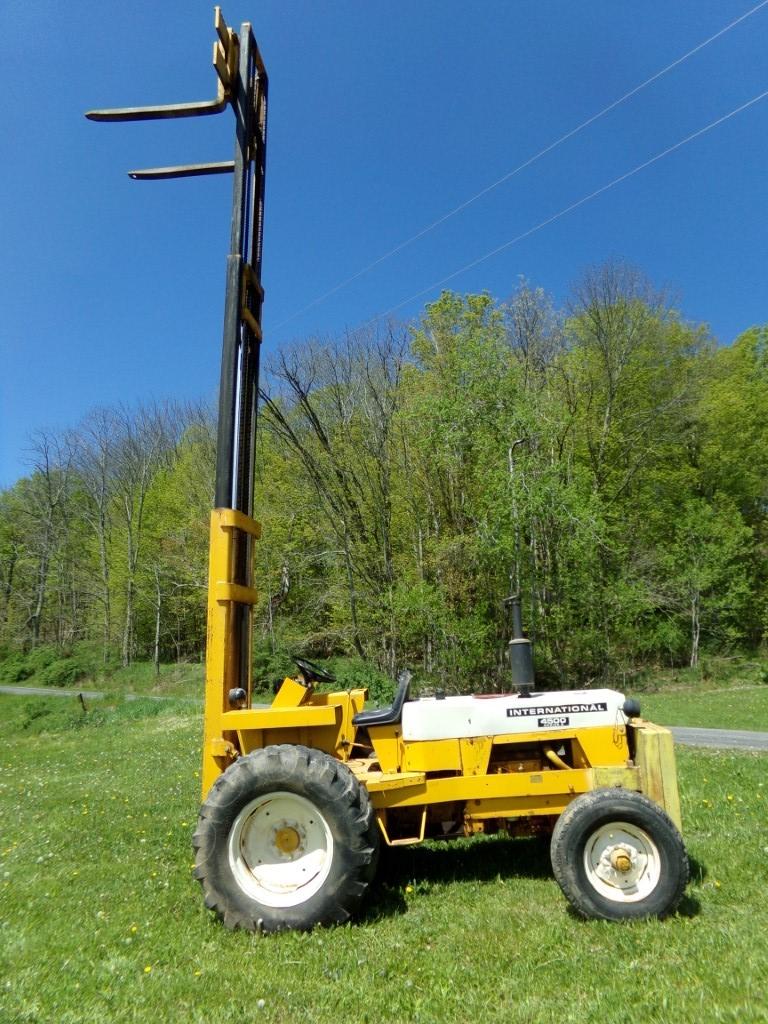 International 4500 Series B Forklift, 48'' Forks, Side Shift, Diesel, Works