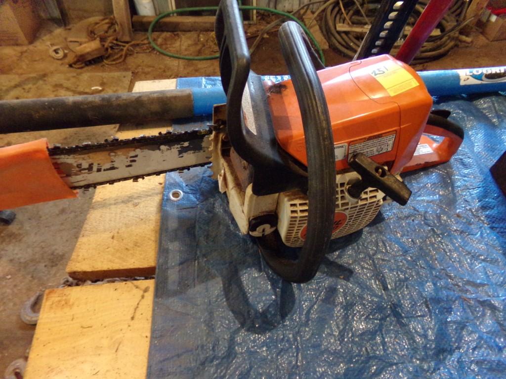 Stihl MS 250 Chain Saw w/16'' Bar And Cover, Starts & Runs Well
