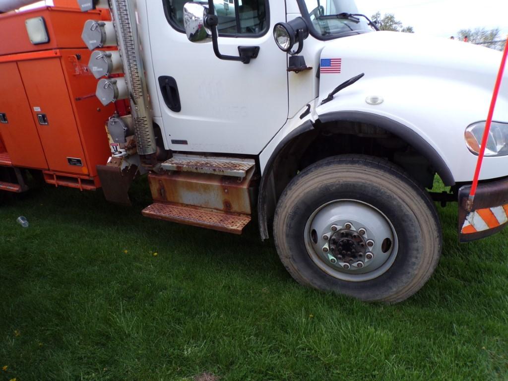 2011 Freightliner Business Class M2 Bucket Truck, 4WD, Auto, cummins Dsl, 1
