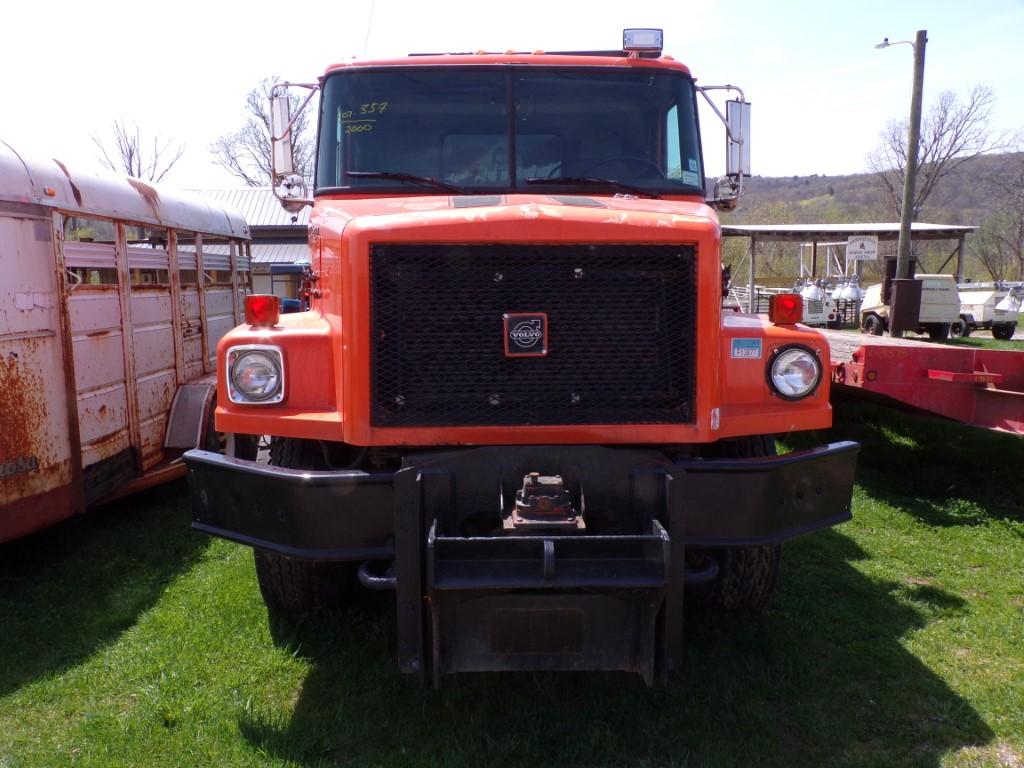 2000 Volvo WG42 Single Axle Dump Truck with 9' Dump Body, Cummins ISM-335 E