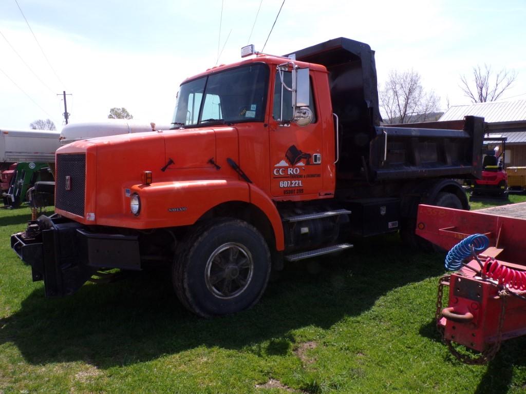 2000 Volvo WG42 Single Axle Dump Truck with 9' Dump Body, Cummins ISM-335 E