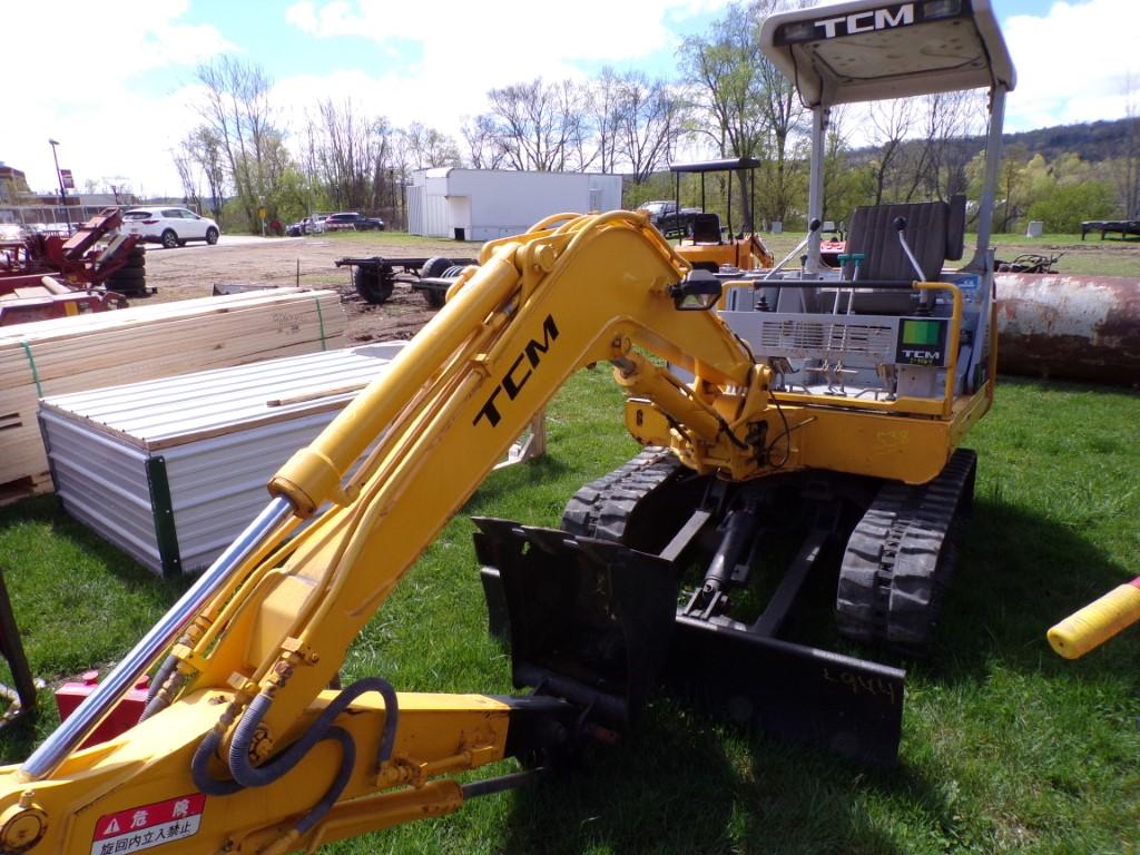 TCM TB025 Mini Excavator, Diesel Engine, Good Rubber Tracks, Comb. Stick Au