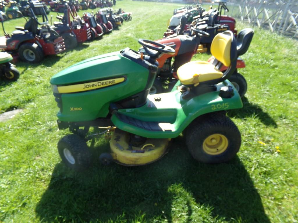 John Deere X300 Lawn Tractor with 42'' Deck, Hydro Trans.(9056)