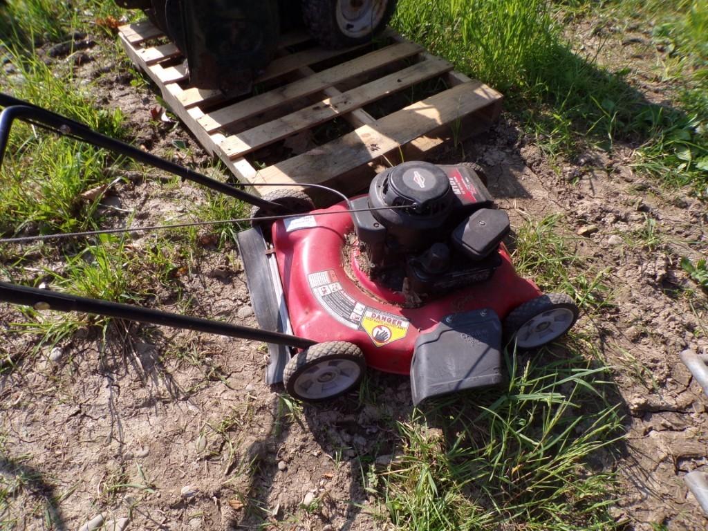 MTD 20'' Push Mower, Briggs and Stratton Engine, Has Compression, UNKNOWN C