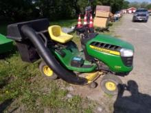 John Deere D105 Riding Mower with 42'' Deck, 17.5 HP Briggs and Stratton En