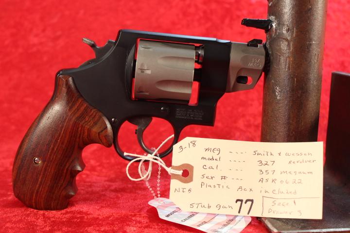 SMITH & WESSON NIGHT GUARD, MOD. 327, CAL. 357 MAG REVOLVER
