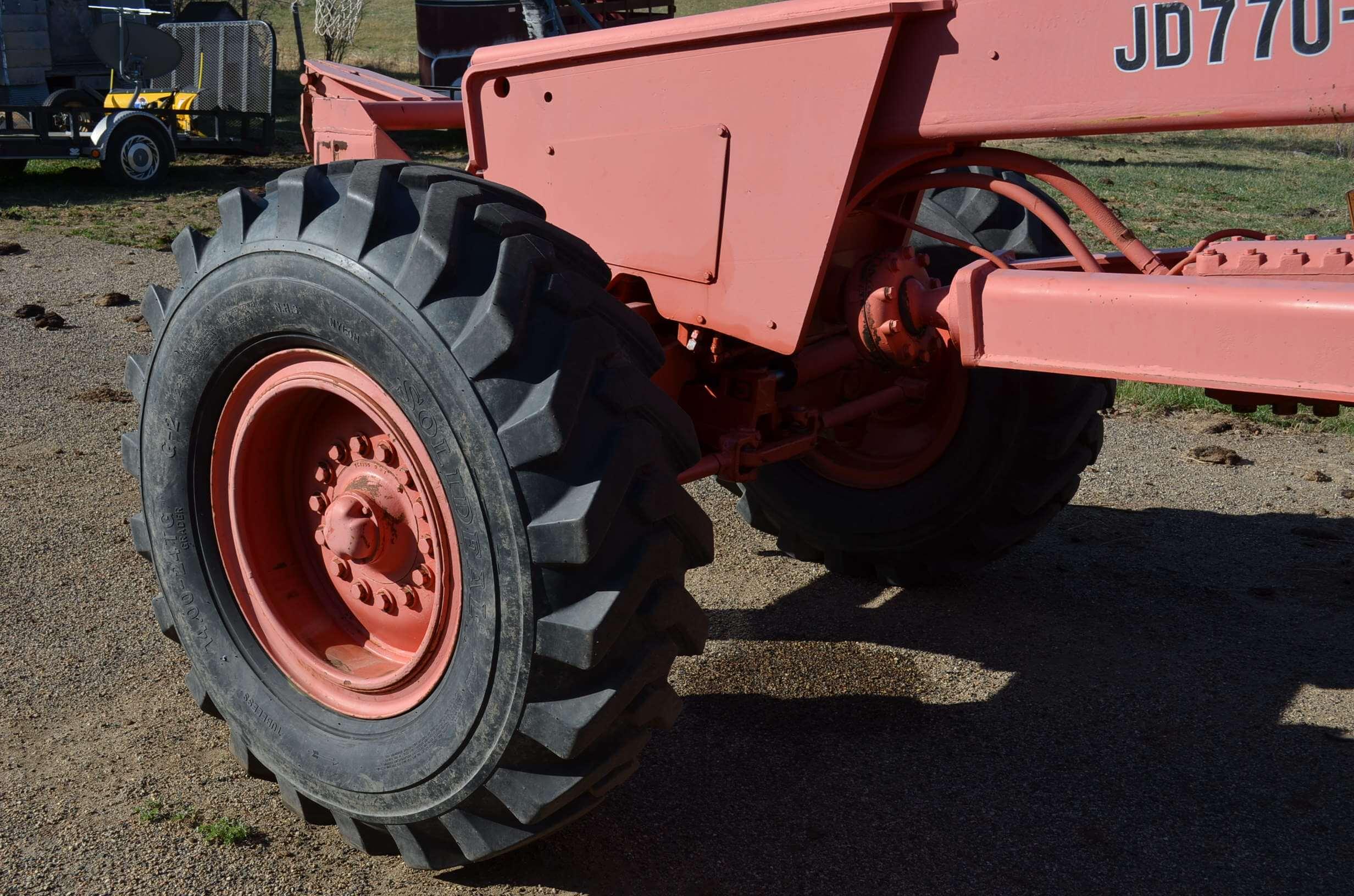 1980 JD 770A Motor Grader