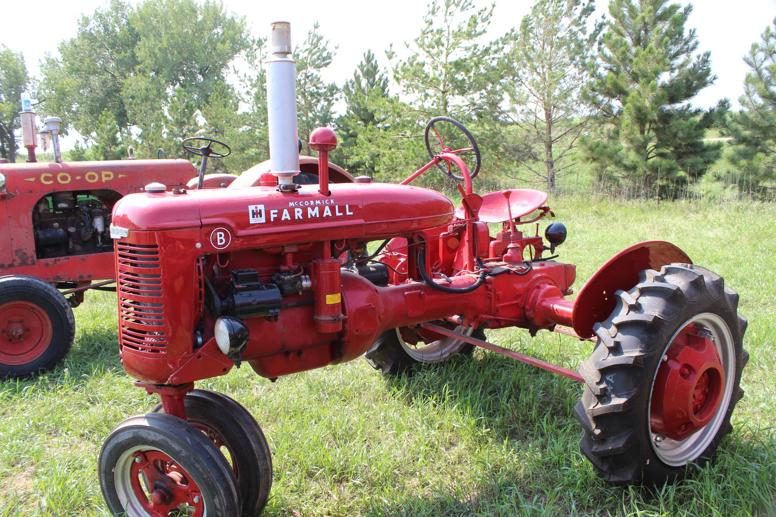 IH Farmall B Tractor