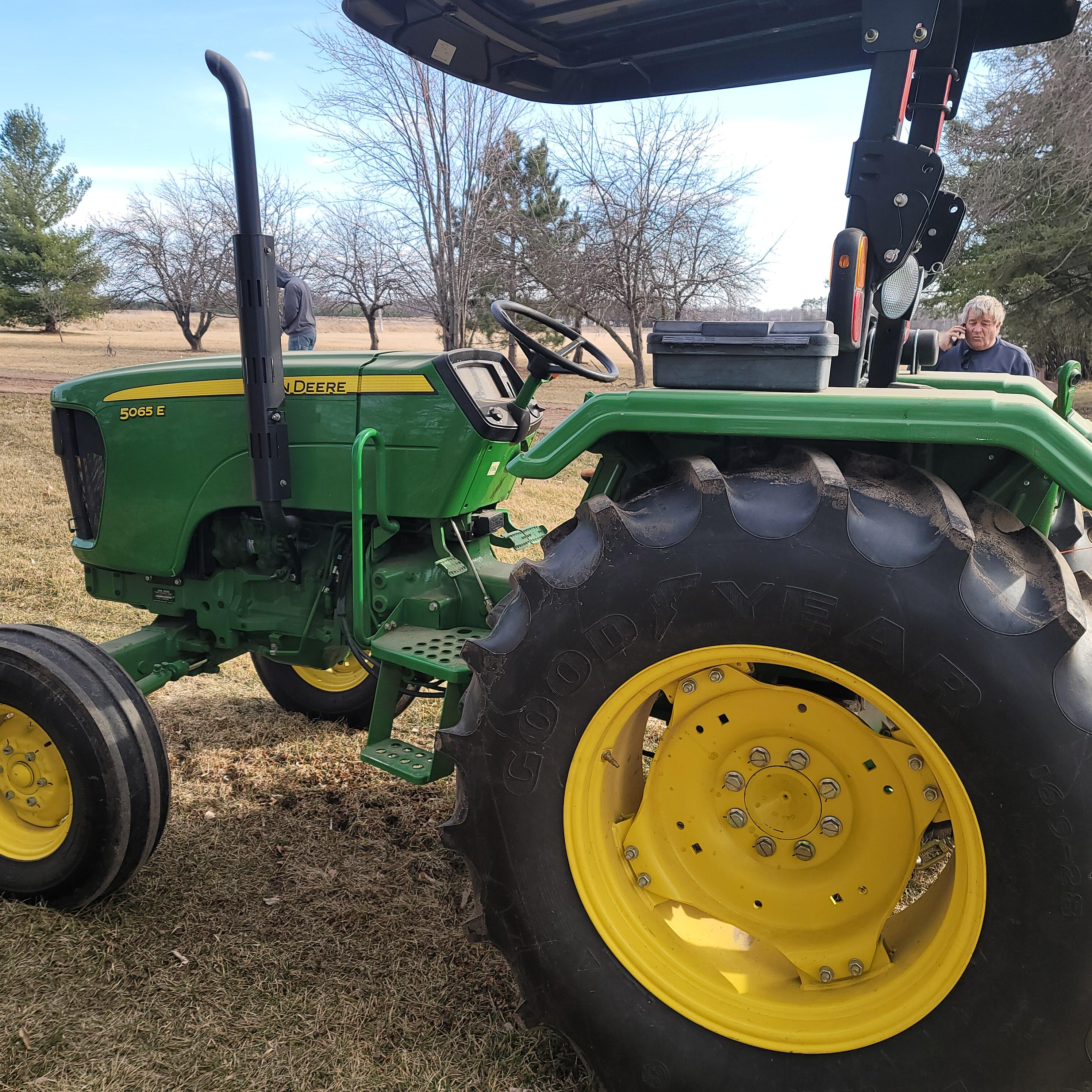 John Deere 5065E - 1 Owner