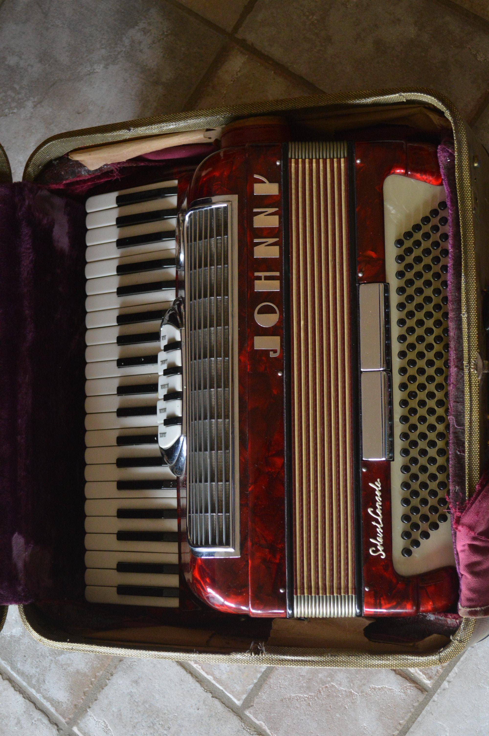 VINTAGE JOHNNY SOLOIST CONSOLE ACCORDION