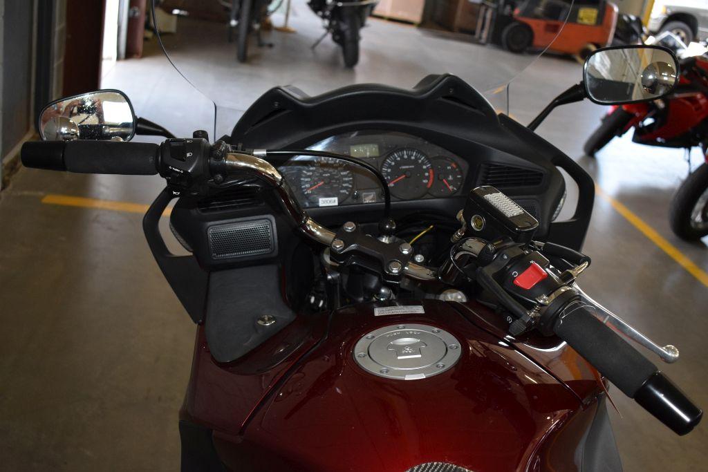 2010 HONDA MOTORCYCLE, MODEL NT700V