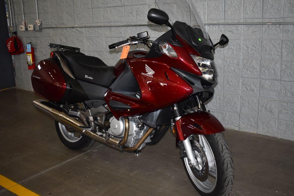 2010 HONDA MOTORCYCLE, MODEL NT700V