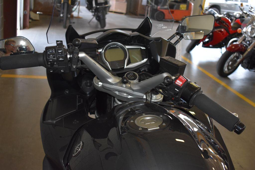 2015 YAMAHA MOTORCYCLE, MODEL FJR1300ES,