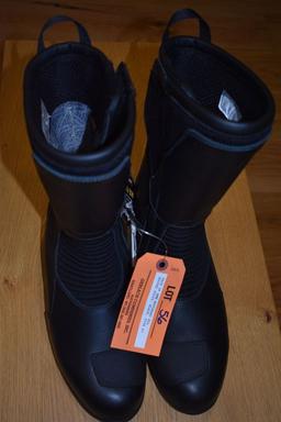 PAIR OF BMW MOTORRAD ALL AROUND BOOTS, BLACK, SIZE 47