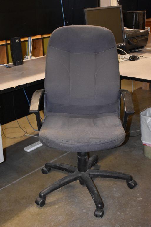 C SHAPED WORKSTATION, LIGHT GRAY LAMINATE TOP,